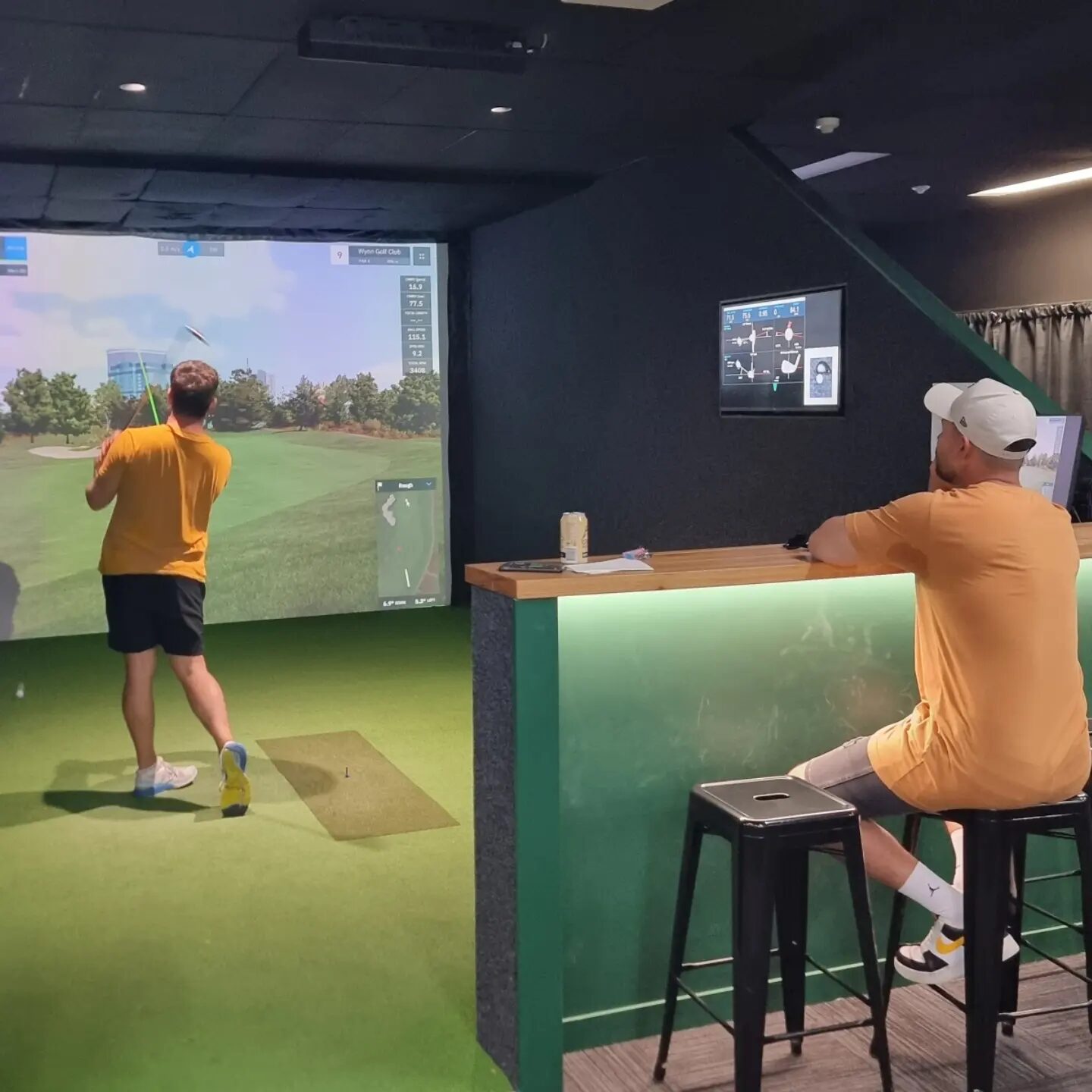 A relaxed round at the bar